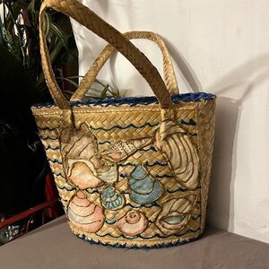 Beautifully Woven Handmade Bahamas Straw Bag